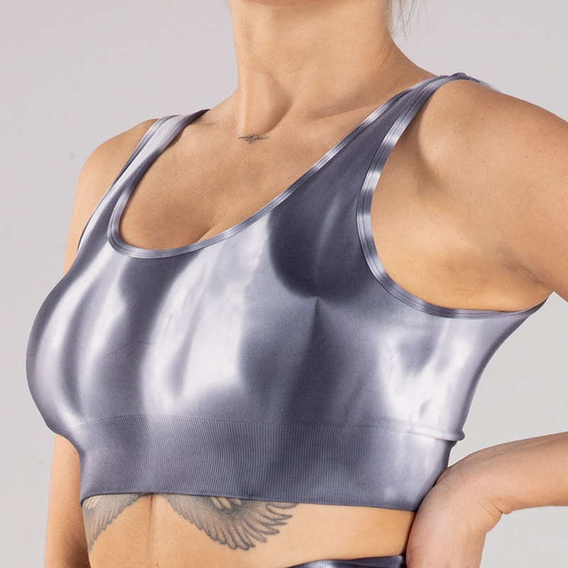 Set de îmbrăcăminte de yoga în stoc, sutien sport, pantaloni scurți de yoga fără cusături, pantaloni de yoga colorați, set de trei piese de îmbrăcăminte pentru yoga Aurora_voghion.com