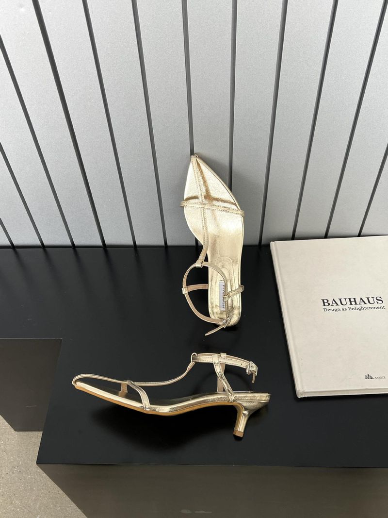 Itin universalūs korėjietiškos versijos smailūs ploni sandalai su tiesiomis plonomis linijomis ir žemu kulnu su 3 cm sagtimi Romano dirželiu_voghion.com