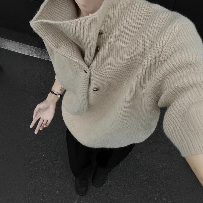 Pull col montant irrégulier à boutons pour homme, style automne-hiver, ample et décontracté, design de niche_voghion.com