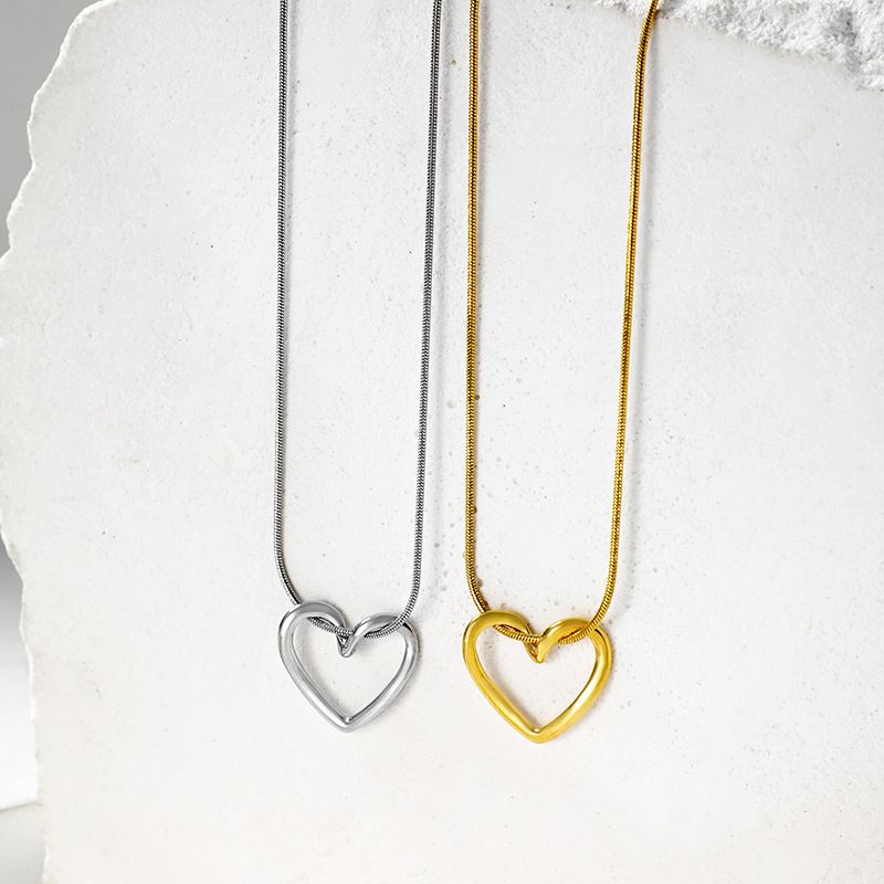 Damenschmuck Hohle Liebeskette Für Mädchen Einfaches Design Studentenanhänger Vielseitige Schlüsselbeinkette Aus Edelstahl_voghion.com