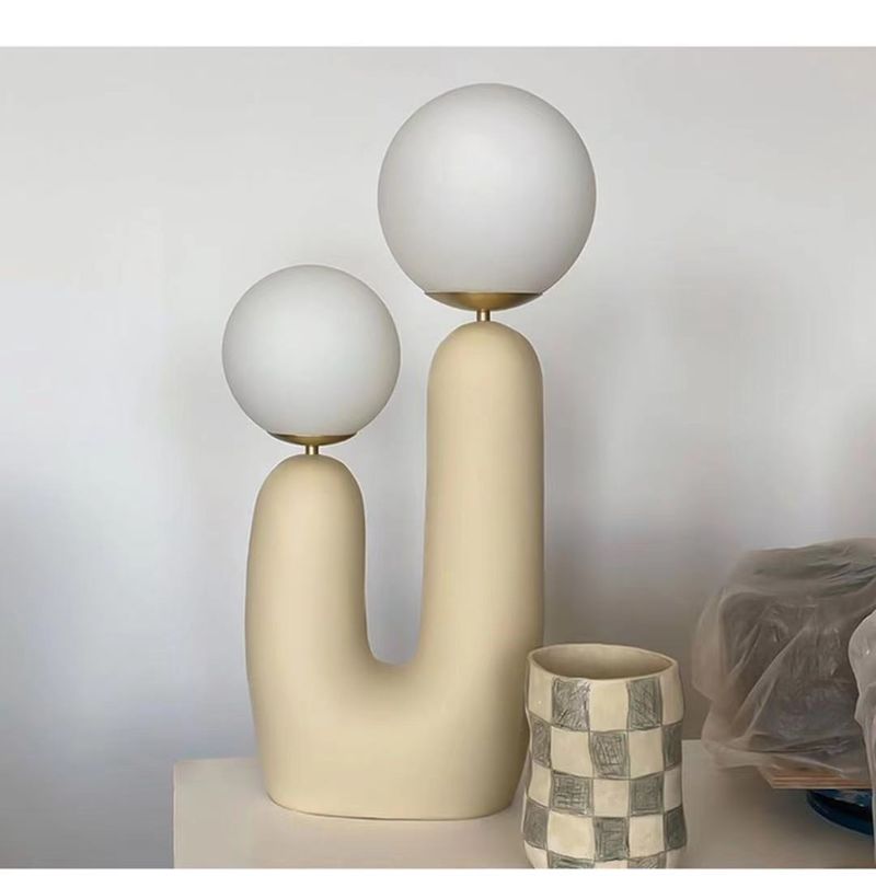 Table de chevet en résine, design nordique, luminaire de luxe, idéal pour une salle d'exposition, un salon, une chambre à coucher ou un bureau_voghion.com