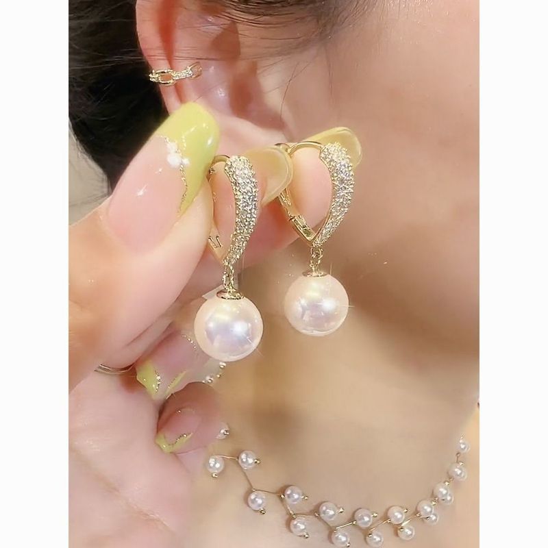 Nuove perle francesi eleganti e alla moda da donna, popolari sui social media, con un design di nicchia, una chiusura per orecchini premurosa e un ago d'argento_voghion.com