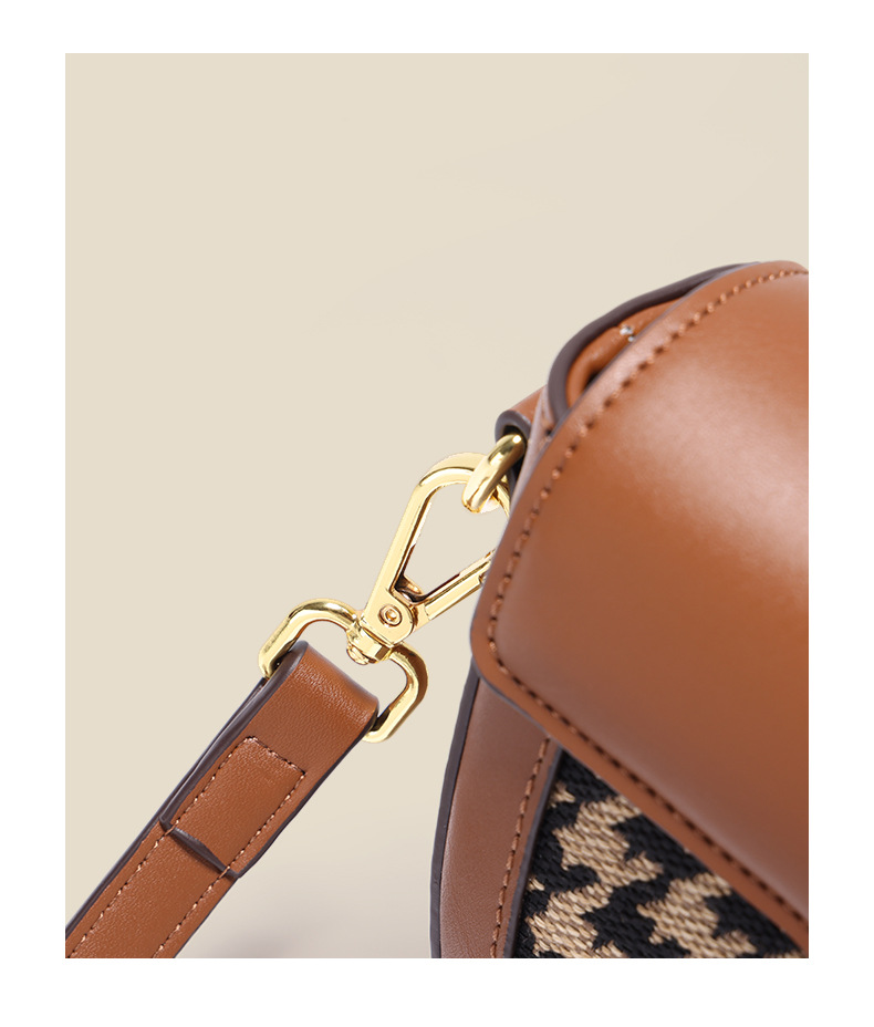 Houndstooth Latch Saddle 2024 Ny moderigtig alsidig crossbody gitterspænde skuldertaske_voghion.com