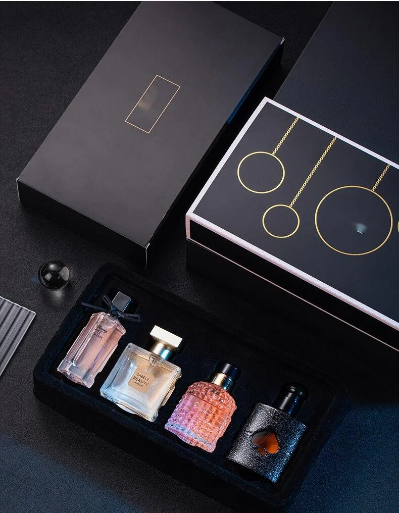 Jauna parfimērijas dāmu smaržu dāvanu kastīte četrdaļīgs ziedu stāsts par smaržām, ilgstoši noturīgs aromāts, ieteikt parfimērijas dāmu_voghion.com