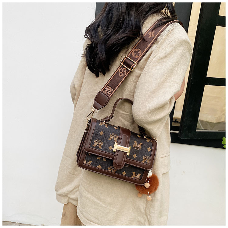 Textured fashion women's bag 2024 new trendy spring retro portable small square bag casual personality single shoulder crossbody bag_voghion.com