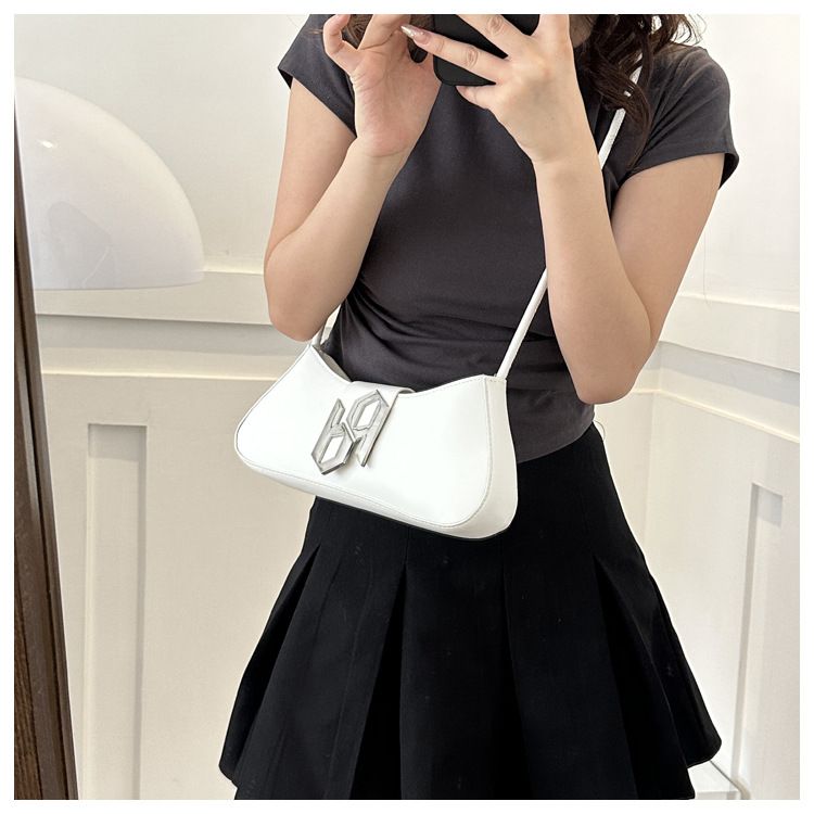 Simple fashion casual shoulder bag niche casual underarm bag 2023 Summer new Korean fashion small square bag_voghion.com