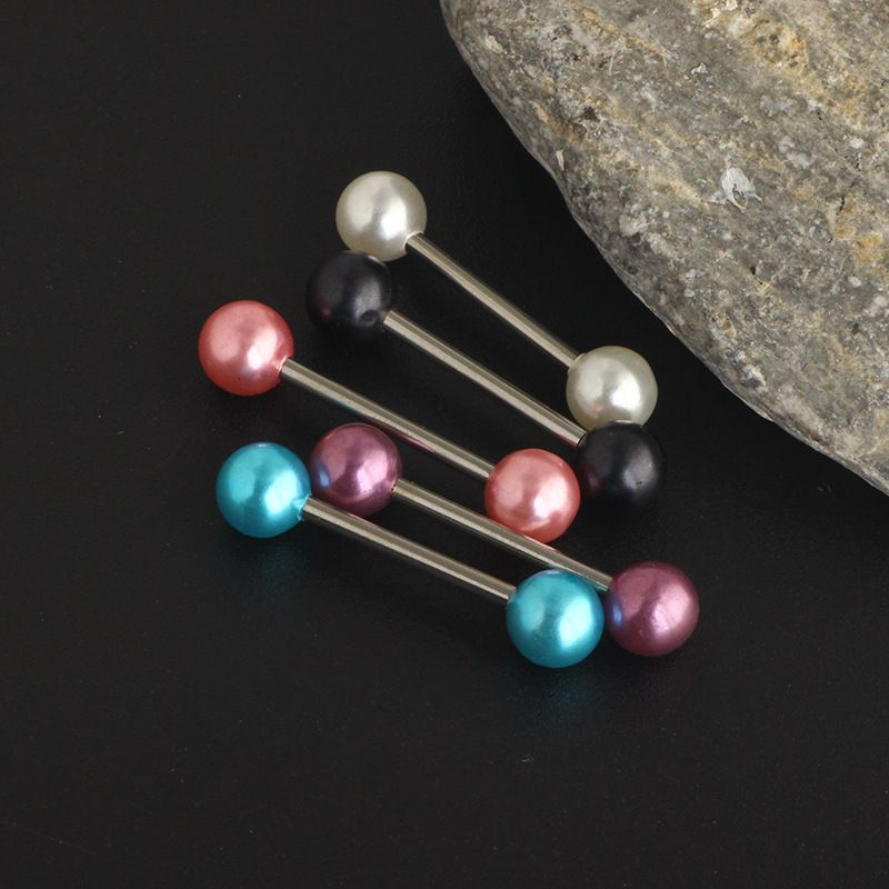 Piercing alla lingua con anello al seno in perla acrilica_voghion.com