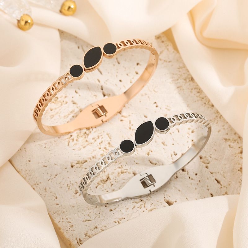 Bracciale geometrico in acciaio al titanio - Stile etnico retrò (gioiello versatile da donna)_voghion.com