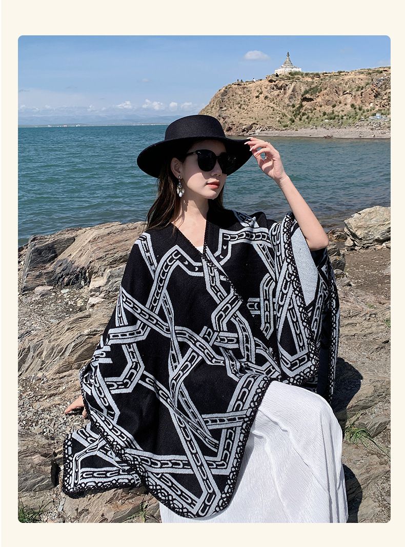 Xinjiang Xizang turisztikai kendő, női etnikai szélköpeny meleg sivatagi füves területtel ősszel és télen_voghion.com