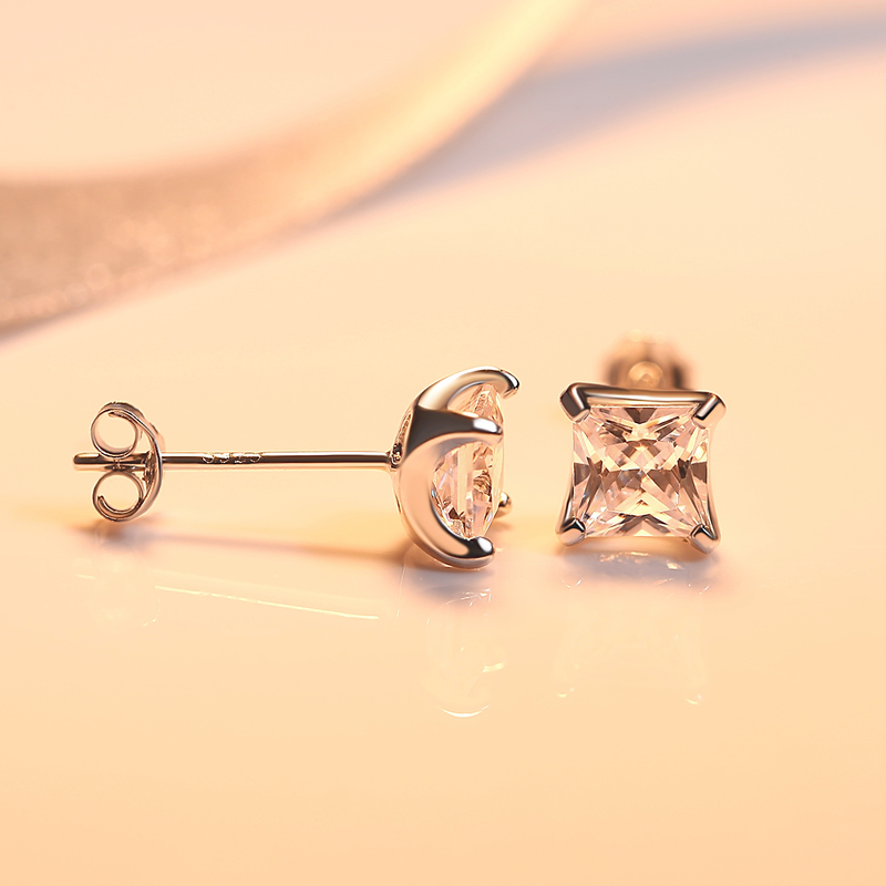 Orecchini di fidanzamento in argento con piccoli zirconi quadrati quadrati semplici di marca da lavoro quotidiano_voghion.com