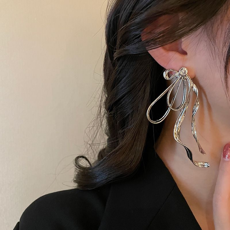 Statement Exaggerated Bowknot For Women Simple Niche Design Minimalist Style Light Luxury High-end Earrings_voghion.com