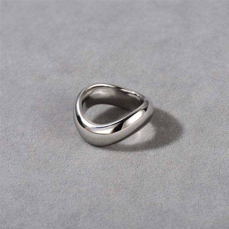 Damenschmuck Einzigartige Persönlichkeit Wellenmuster Kupferplattiert K Echtgoldring Mode Leicht Luxus Nischendesign High-End-Ring_voghion.com