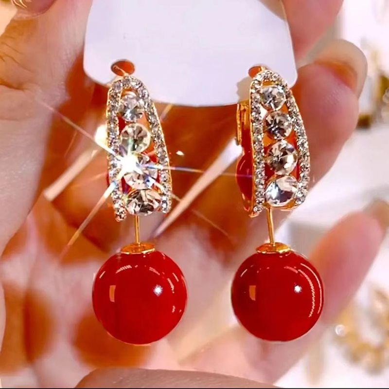 A light luxury design with multiple zircon red pearl for autumn winter, high-end temperament and versatile earrings_voghion.com
