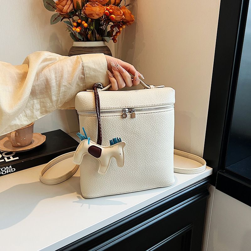 Shoulder for women 2024 new style, niche texture, simple white, college commuting handbag, single shoulder bag_voghion.com