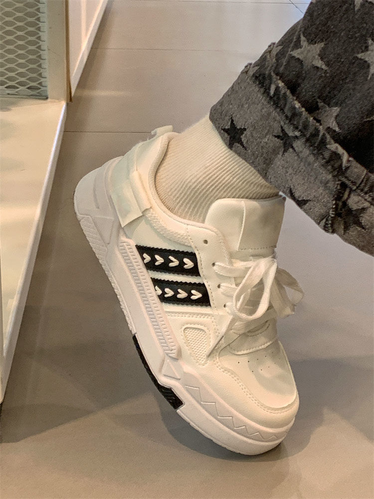 2023 printemps et automne nouvelle version coréenne de Ins chaussures blanches à la mode pour les étudiants baskets rétro à lacets oreille de blé chaussures décontractées femmes_voghion.com