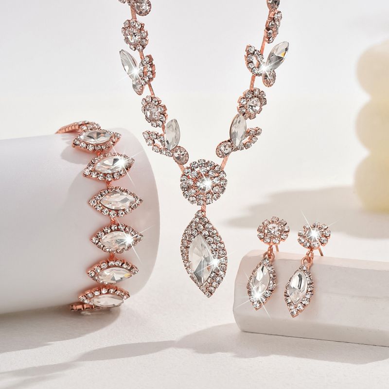 Set di gioielli da donna, gioielli di moda all'ingrosso, set di gioielli da sposa con fiori in cristallo bianco, collana, accessori per abiti da sposa e banchetti alla moda._voghion.com