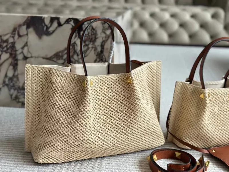 Bolsa de ombro feminina de palha trançada, modelo 2024, grande capacidade, portátil, disponível em 2 tamanhos e diversas cores._voghion.com