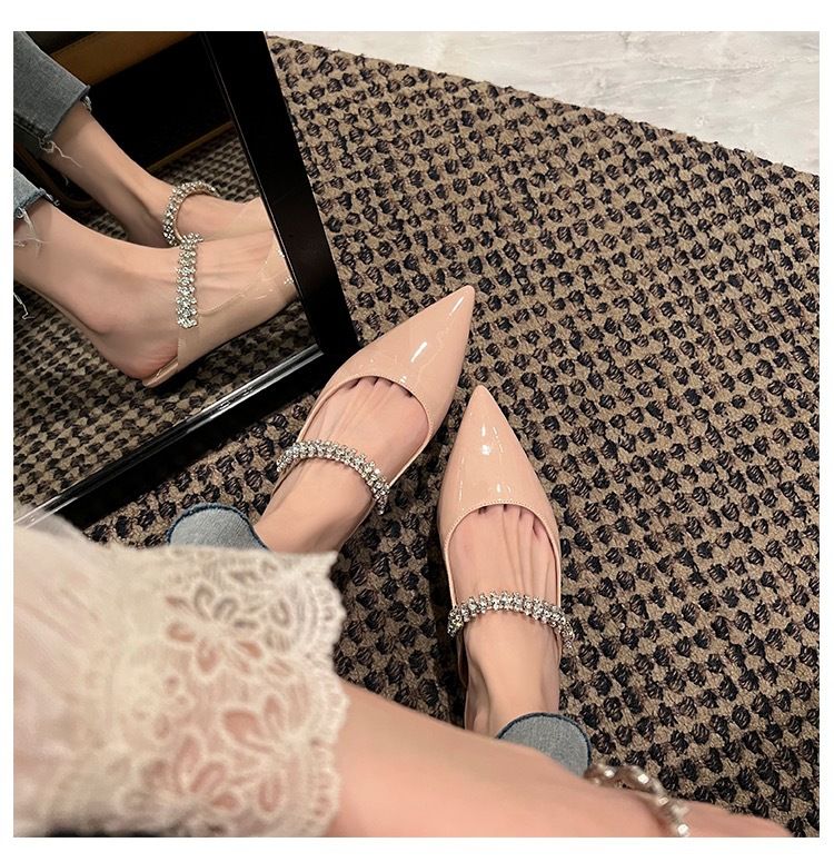 Nuovi sandali estivi in pelle laccata con diamanti per donna con tacchi alti e sottili a punta, fascia per capelli, fondo piatto e_voghion.com