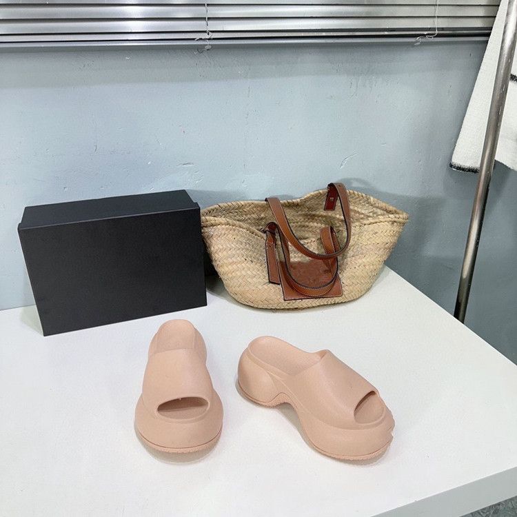 Pantofole di alta qualità a forma di croce per l'estate 2024, con lo stesso stile, per le donne da indossare_voghion.com