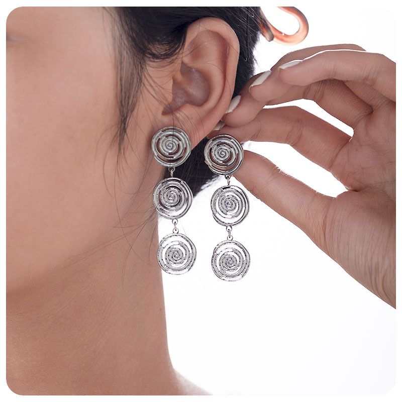 orecchini in acciaio inossidabile con personalità rotonda e filo, orecchini in acciaio al titanio di vendita calda da donna_voghion.com