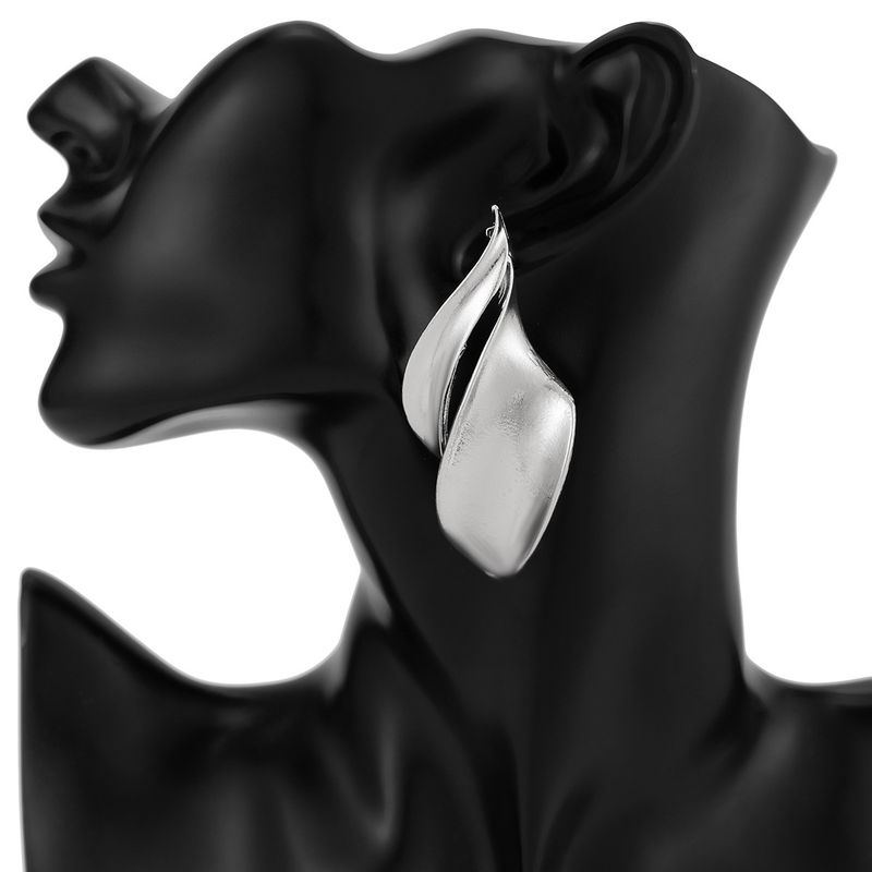 Personality metal geometric texture hollow earrings female irregular twisted glossy earrings earrings_voghion.com