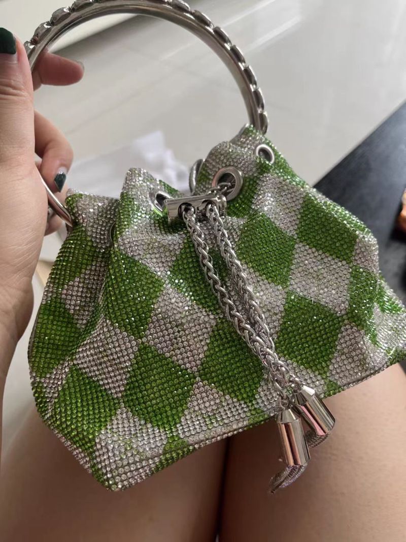 Borsa a secchiello con nappa e perle intarsiate in oro e diamanti, regalo per feste da donna, 2025_voghion.com