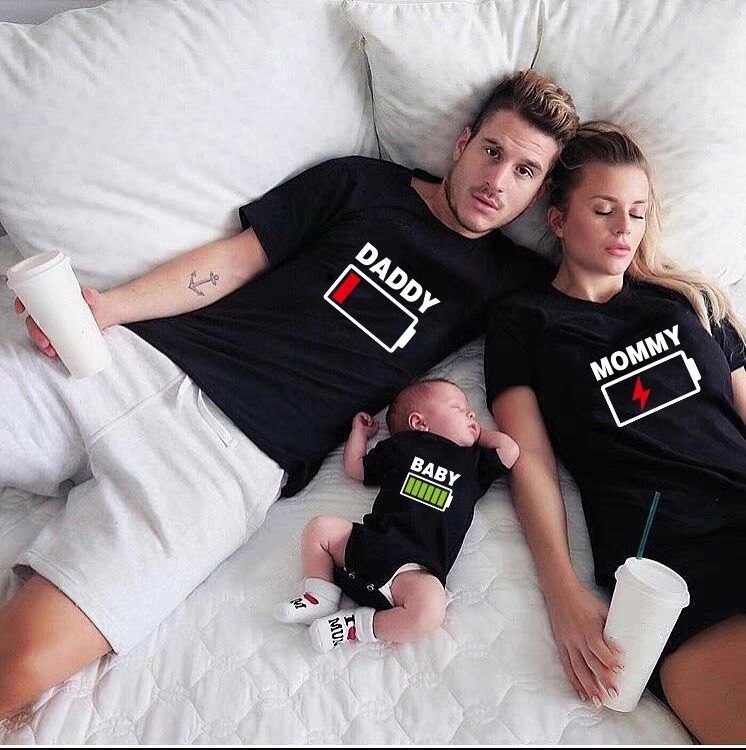 Frühling und Herbst Eltern-Kind-Kleidung Neue Kurzarm-T-Shirt Familie von drei oder vier Vater und Sohn Kleidung_voghion.com