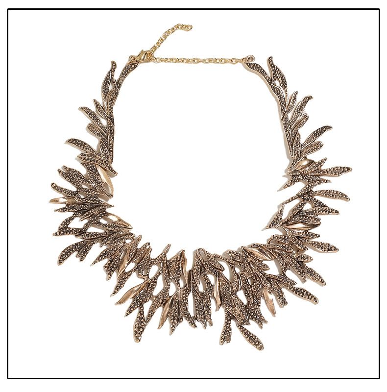 Design exagerado e atmosférico, colar de joias, corrente de clavícula, acessório feminino_voghion.com