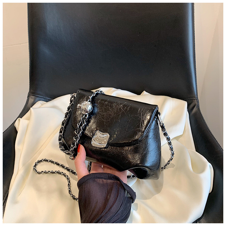 Bolsa de corrente de estilo estrangeiro de alta qualidade feminina 2023, novo design de nicho, bolsa carteiro, enrugada, moderna, bolsa de ombro pequena quadrada_voghion.com