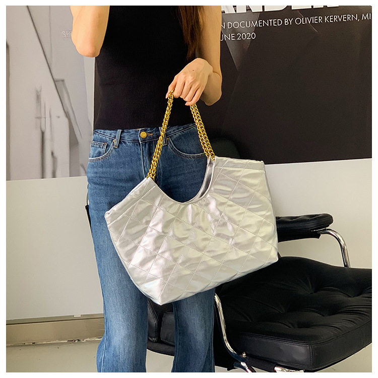 Nuova borsa semplice a mano con catena a rombo Borsa tote casual alla moda da donna Borsa estiva avanzata per ascelle 2023_voghion.com