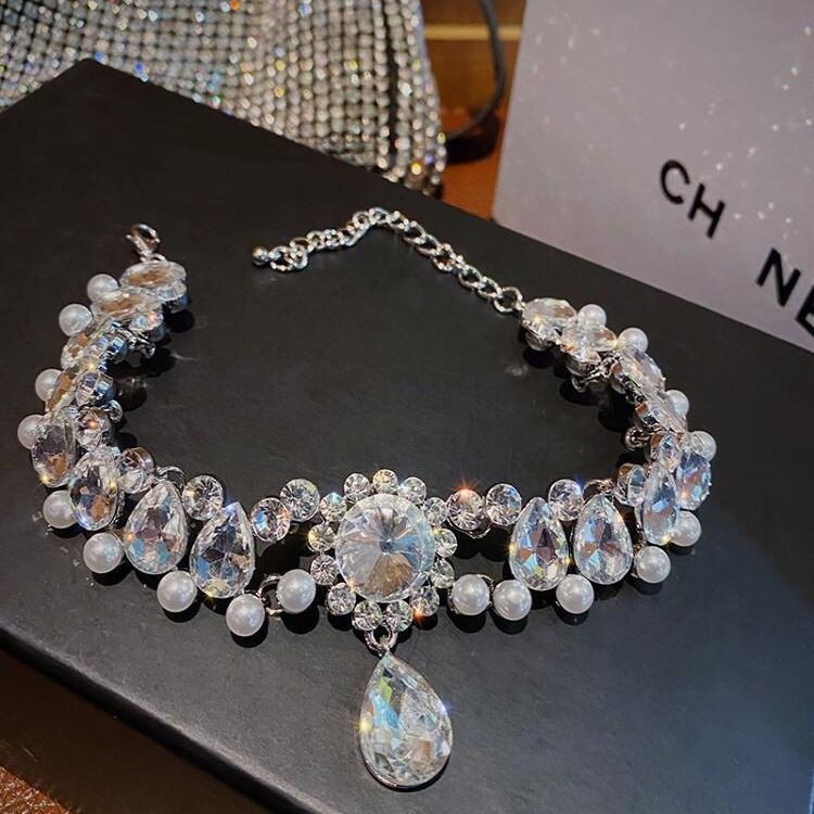 Collana girocollo di lusso con luce di cristallo esagerata, catena per clavicola da donna alla moda_voghion.com
