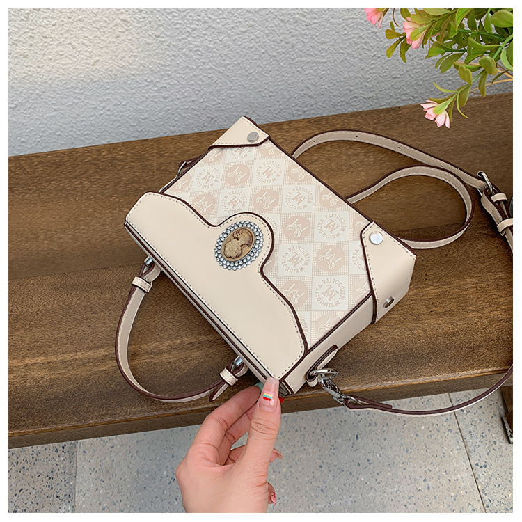 2023 Primavera e l'estate Nuovo stile francese dolce ricamato Box Bag Borsa da donna Advanced Sense Messenger Versatile Borsa da donna_voghion.com