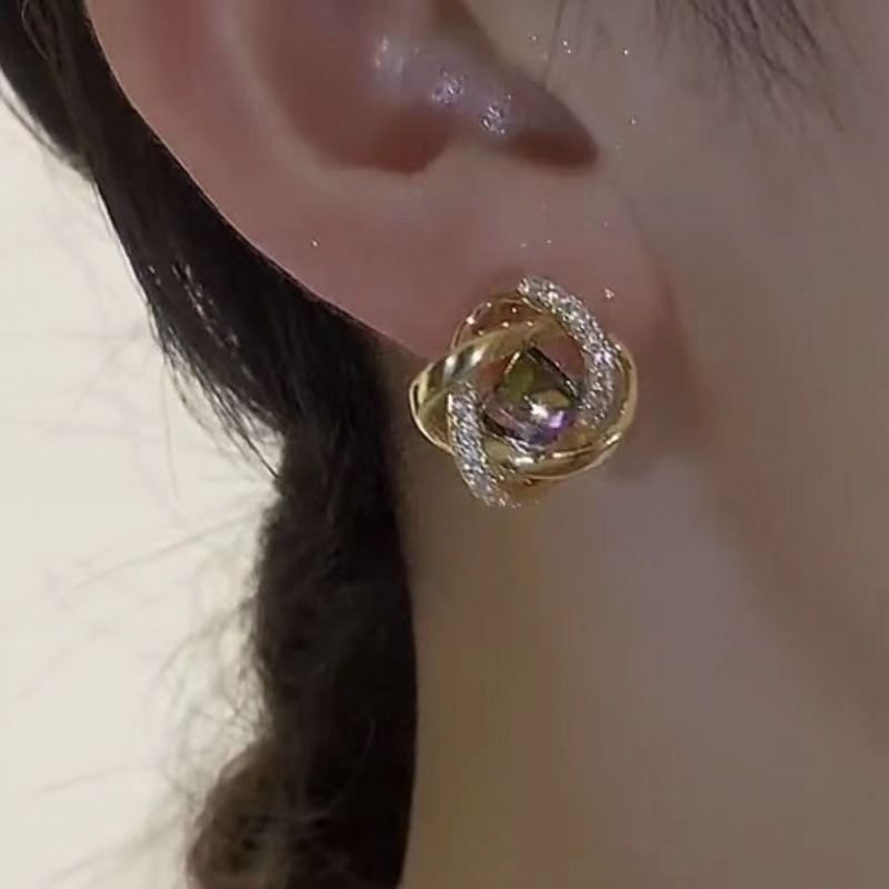 Orecchini da donna Orecchini in zircone di colore brillante marea orecchini a vento in metallo a carica pesante orecchini di moda di lusso leggeri di alta qualità_voghion.com