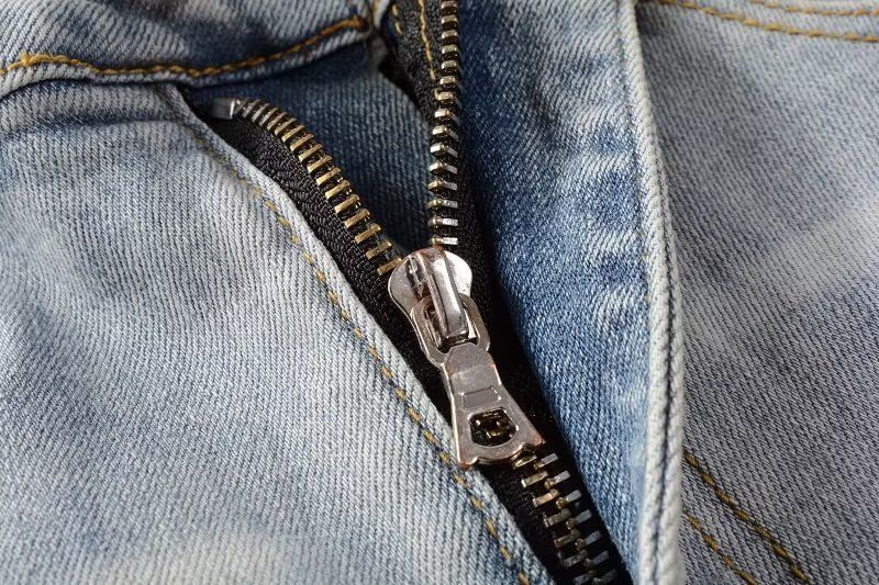 Vīriešu apģērbi Vasaras plānas stila caurumu izšuvumi Slim Fit gaišas krāsas daudzpusīgas garās bikses_voghion.com