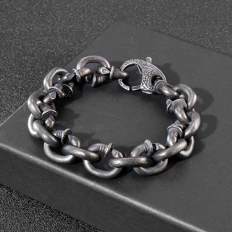 Herren-Punk-Armband aus Edelstahl mit quadratischen Nieten – Ausgefallenes geometrisches Design für trendige Modeaccessoires_voghion.com