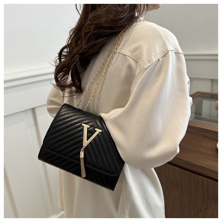 Borsa a tracolla con decorazione a V con nappe ricamate, semplice e versatile, da donna, modello 2024_voghion.com