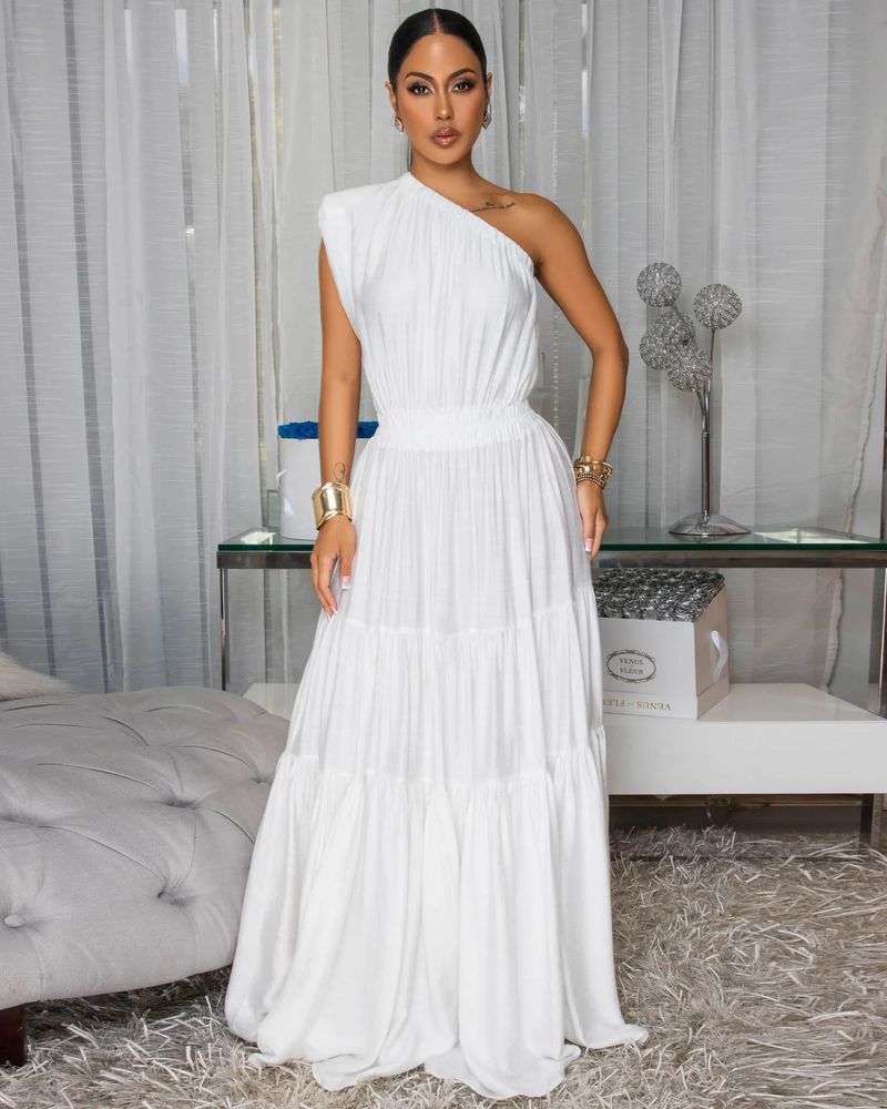 Abito elegante e comodo da donna con cuciture sulle spalle in tinta unita, nuovo stile per le vacanze al mare._voghion.com