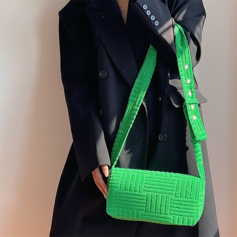 Borsa singola diagonale incrociata in velluto a coste versione coreana Instagram tracolla larga da donna 2024 nuova versatile piccola piazza_voghion.com