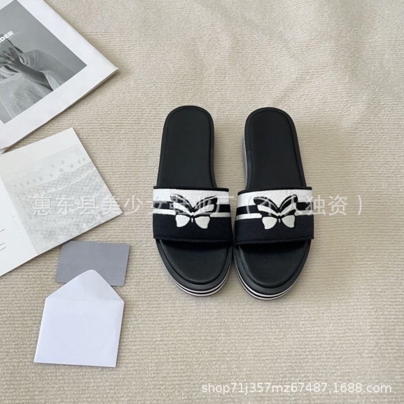 D 5Cm 2025 New Style Letter Thick Bottom Embroidered Color Blocked One Word Cool Slippers For Women Wearing Outside_voghion.com