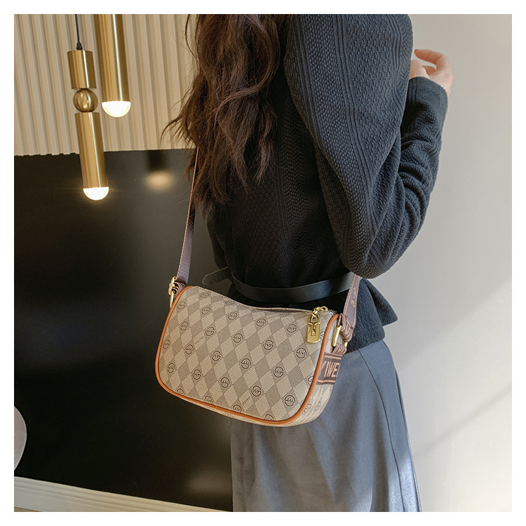 Grenzüberschreitende heiß verkaufte Taschen für Frauen 2023 neue Mode Retro-bedruckte Umhängetasche Außenhandel Damentasche breiter Schultergurt Umhängetasche_voghion.com