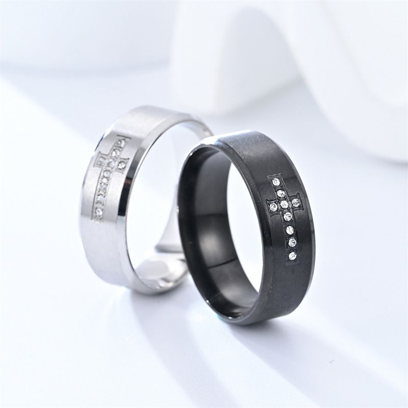 Anello in acciaio inossidabile con croce intarsiata di diamanti e zirconi per indice, gioiello di lusso leggero personalizzato per dito._voghion.com