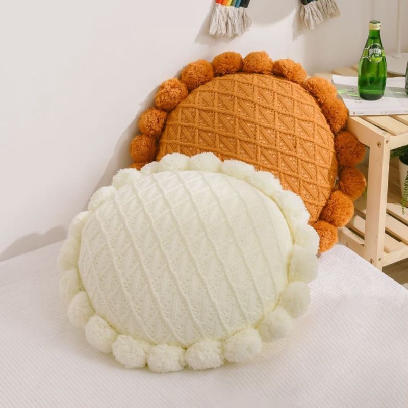 Cojín redondo de punto con pompones, almohada decorativa_voghion.com