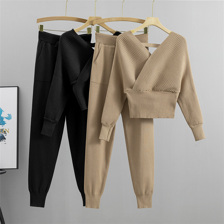 Women's small double V-neck sexy off-the-shoulder short temperament fashion suit knitted two-piece set_voghion.com