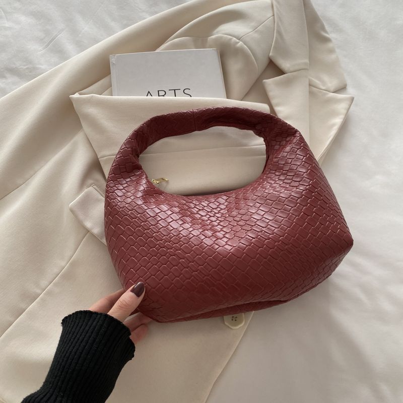 Modne torebki damskie pod pachami w tym roku: luksusowe, eleganckie, poręczne torebki typu Crescent, modne torebki crossbody do pracy_voghion.com