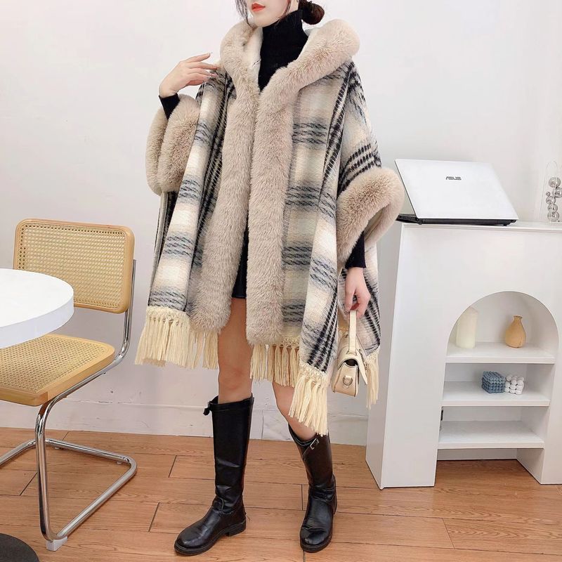 Cappotto invernale con scialle a mantella per donna, nuovo cappotto alla moda con fodera in pile, collo in pelliccia con cappuccio e nappe spesse, lunghezza media, dolce_voghion.com