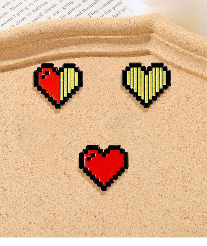 Spilla con distintivo a forma di cartone animato Pixel Love, cuore rosso, accessori per vestiti, zaini da uomo e da donna, decorazione per coppia, spilla Tide_voghion.com