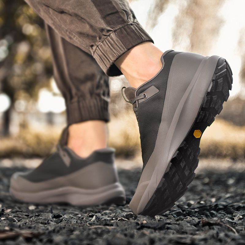 Neue mittelhohe, warme Outdoor-Wanderschuhe mit Spritzwasserschutz_voghion.com