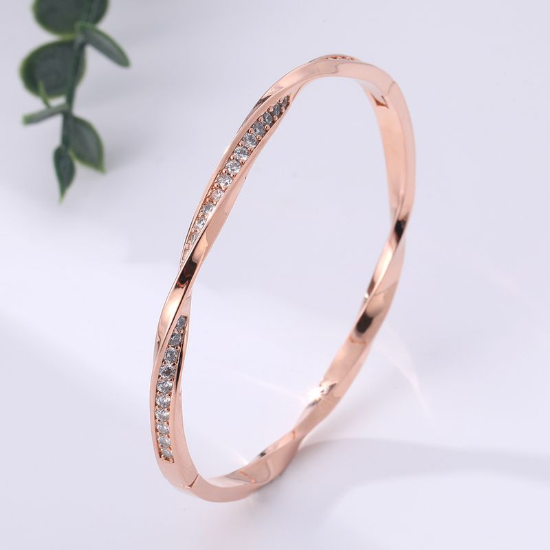 Damenschmuck Gedrehtes Spiralwellenarmband für Mädchen High-End-Stapelarmband Nischendesign Armband mit hoher Farbkonservierung_voghion.com