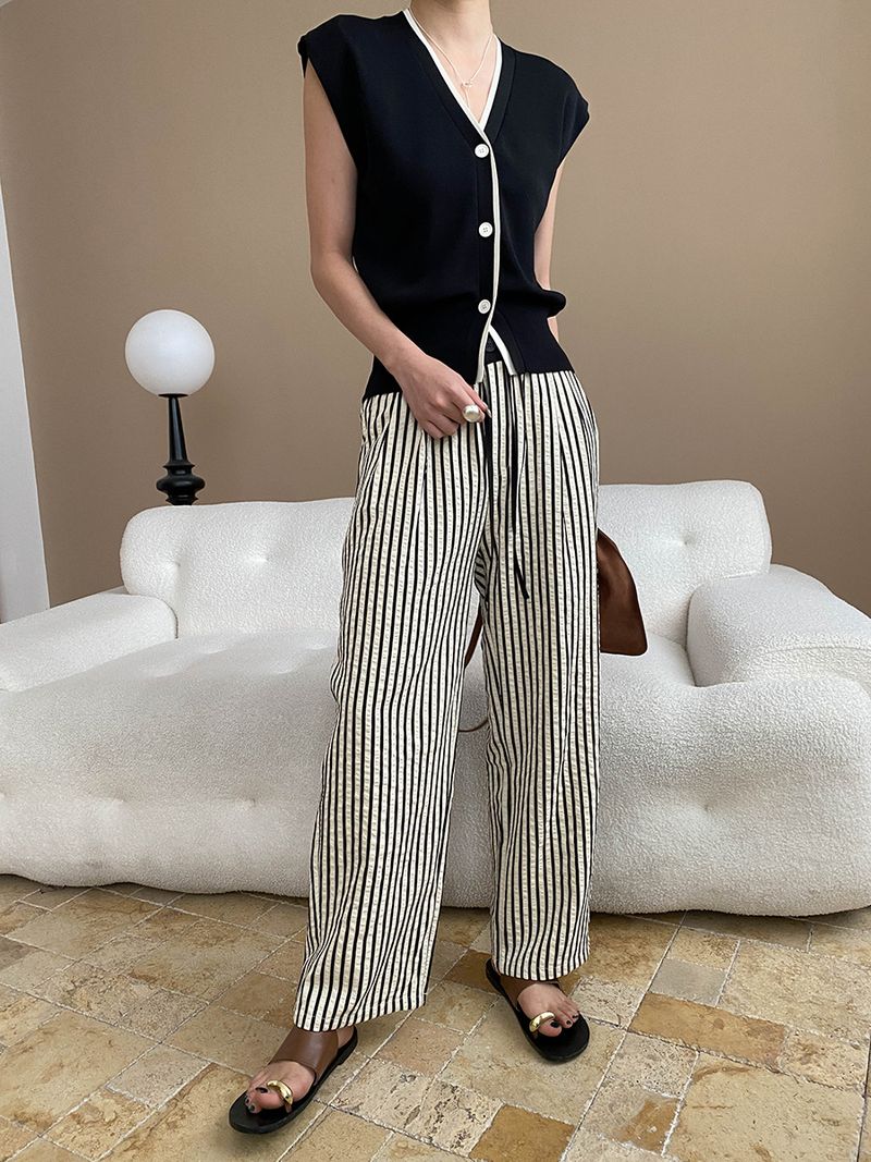 Lao Qian Commuting Sensation Color Contrasting Edge V-neck Waist Look Thin And Skinny Flying Sleeve Knitted Vest_voghion.com