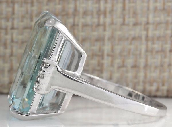 Heiße Verkäufe HUITAN Hyperbole Frauen Schwanz Party Ring mit riesigen Sky Blue Cubic Zirkon Prong Einstellung Valentinstag Geschenk für Frau_voghion.com